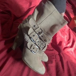 9 pairs of Womens boots/booties sizes ranging from 6.5-8. Most fit size 7.